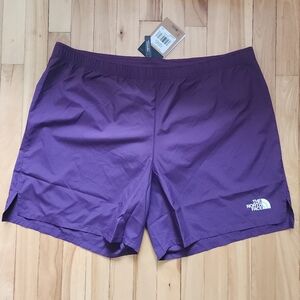 Shorts The North Face Smooth And With Beautiful Color.